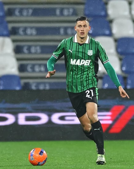 Foto Jay Idzes pada saat membela Sassuolo. Foto: Instagram Jay Idzes - compleatthought.com