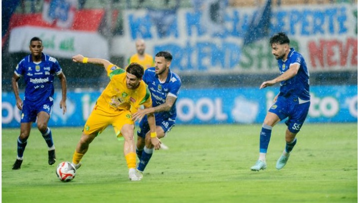 Prediksi Persib Bandung VS Persebaya Surabaya. Foto: Bolasport.com - compleatthought.com